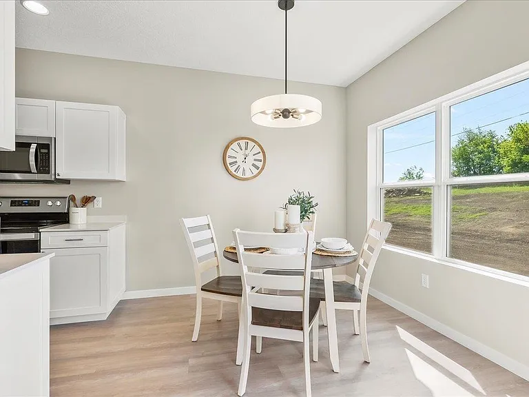 4314 Spruce Creek Dr — Photo 3