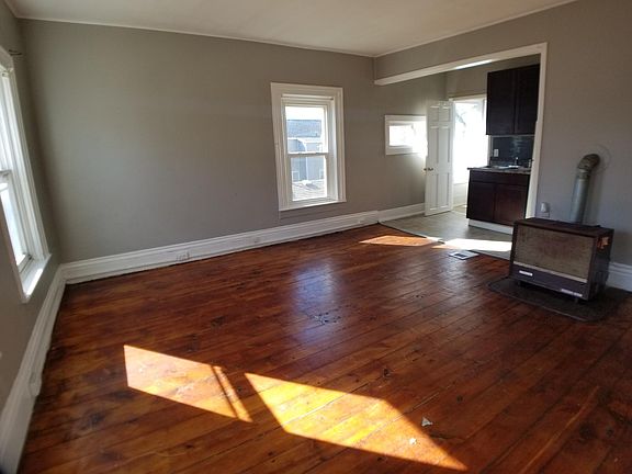 4th image of 653 Broadway Ave NW