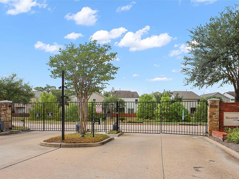10046 Hillside Bayou Dr — Photo 21