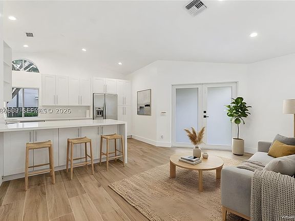 3rd image of 1290 Seagrape Cir