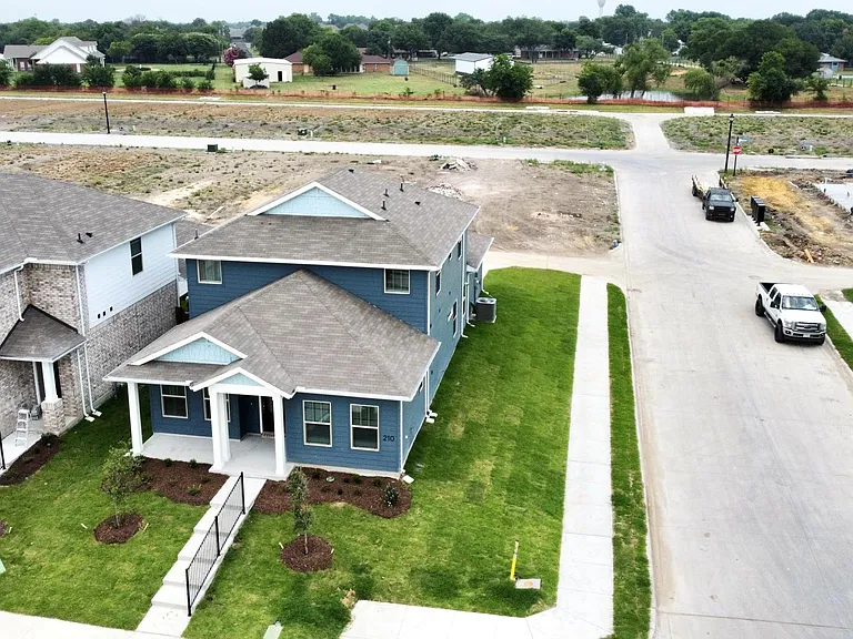 210 Monarch Way — Photo 31