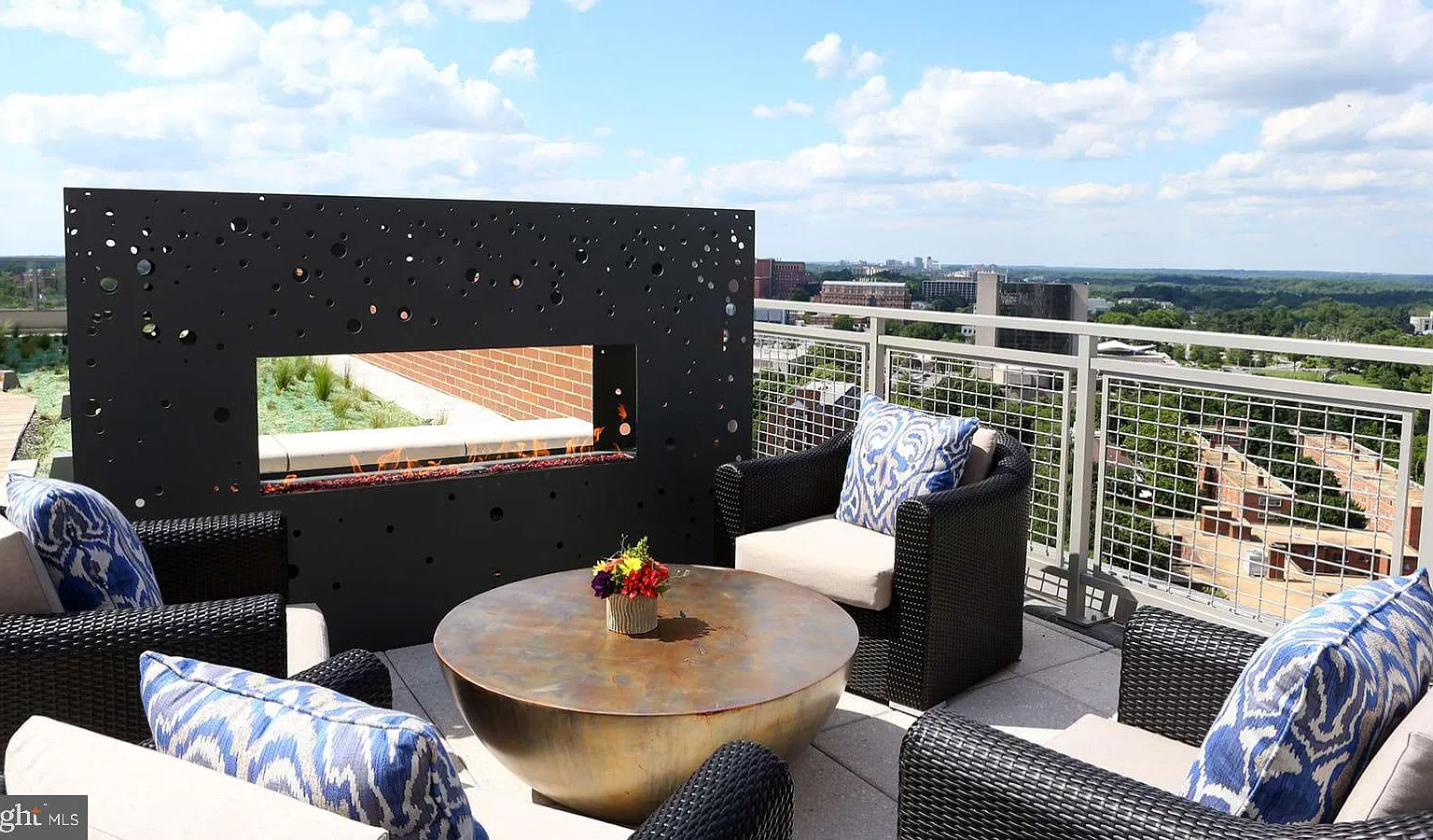 2 bed, 3.0 bath, 1688 sqft, $5,510 — Photo 3