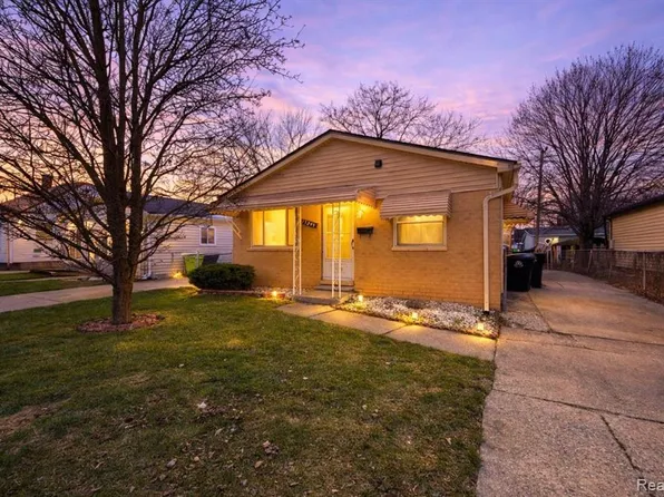 17245 Ivanhoe St, Roseville, MI 48066