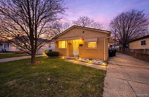 17245 Ivanhoe St Photo 1