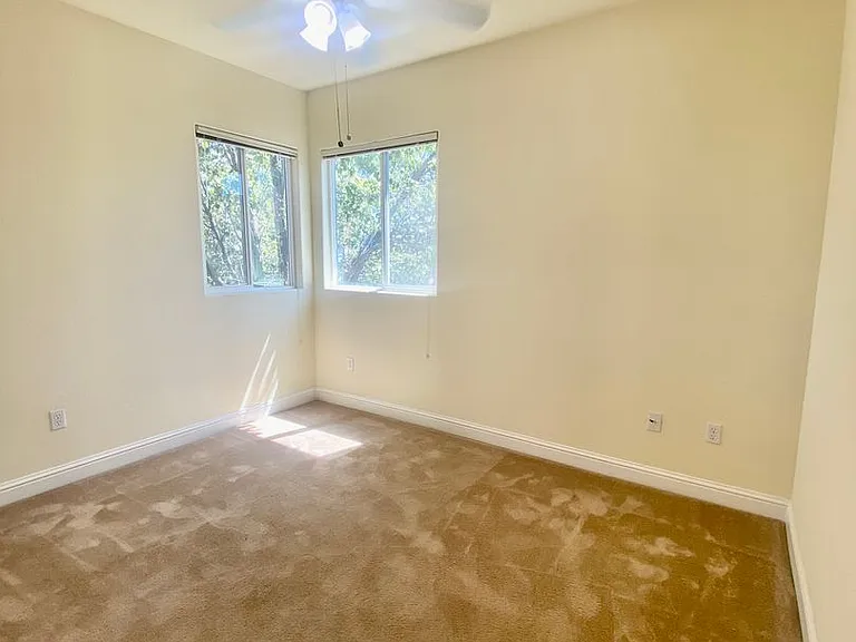 2319 Glacier Pl #B — Photo 18