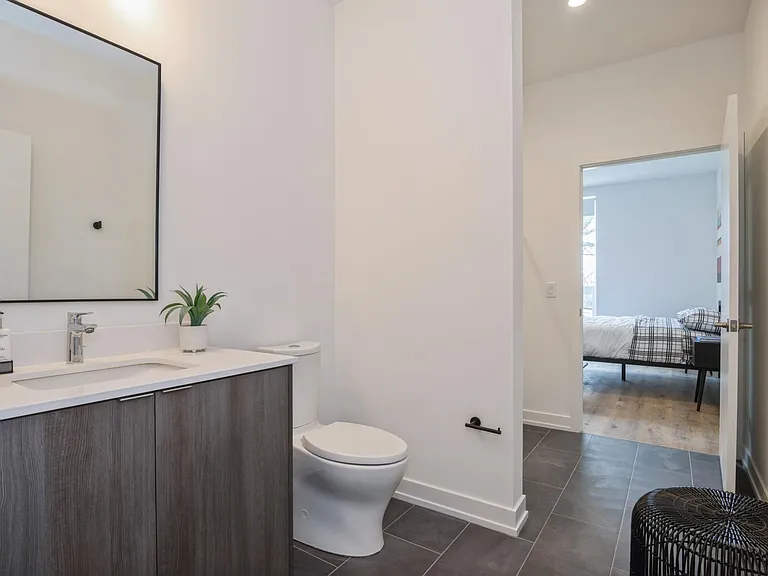 2803 W Henderson St — Photo 10