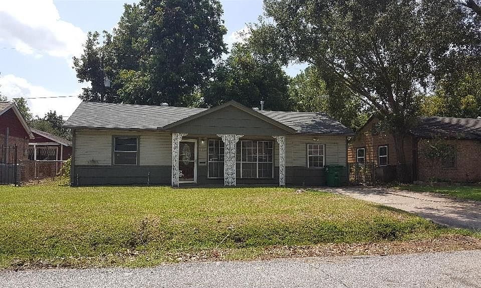1st image of 3221 McCrarey Dr