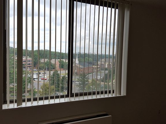 3rd image of 3701 S George Mason Dr Unit 710