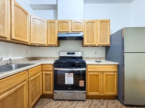 4th image of 140 Richardson St #1