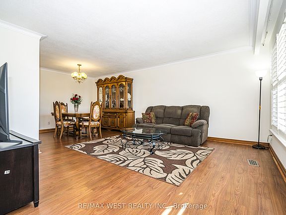 3rd image of 112 Harris Cres