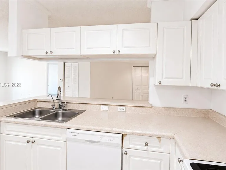 17150 N Bay Rd #2602 — Photo 5