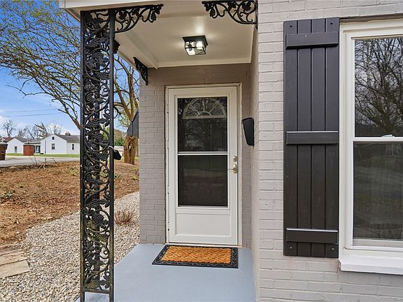 4th image of 2637 Oakley Ave