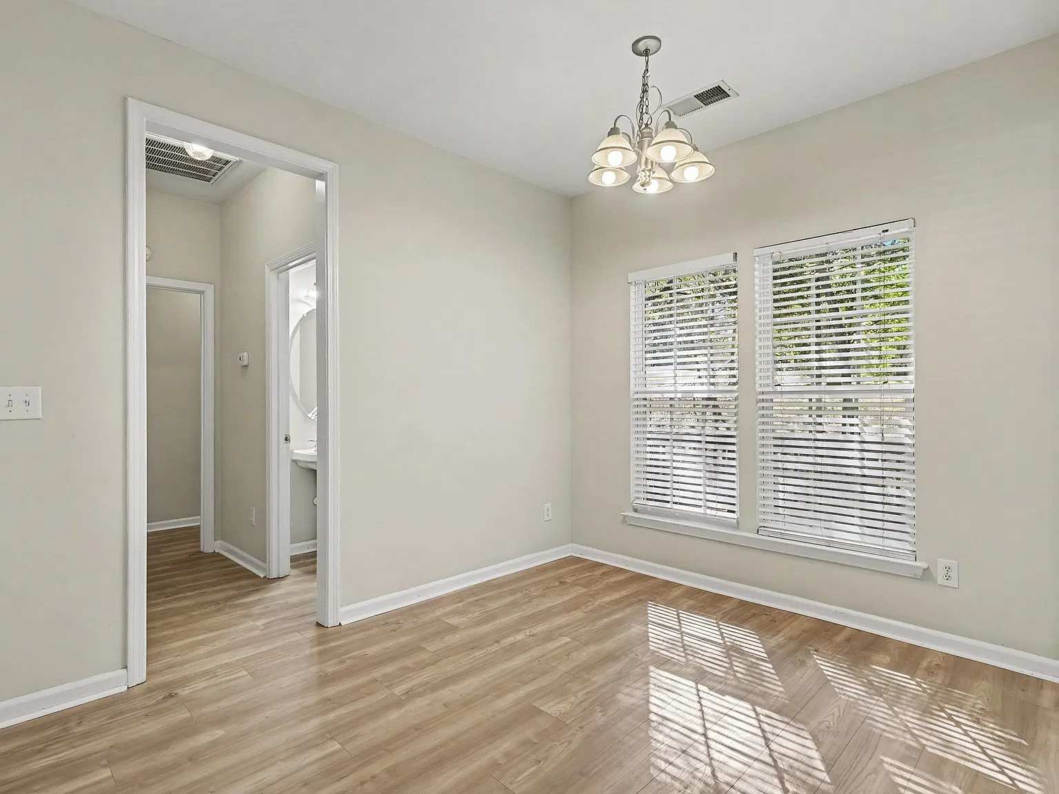 4 bed, 2.5 bath, 2989 sqft, $2,750 — Photo 4