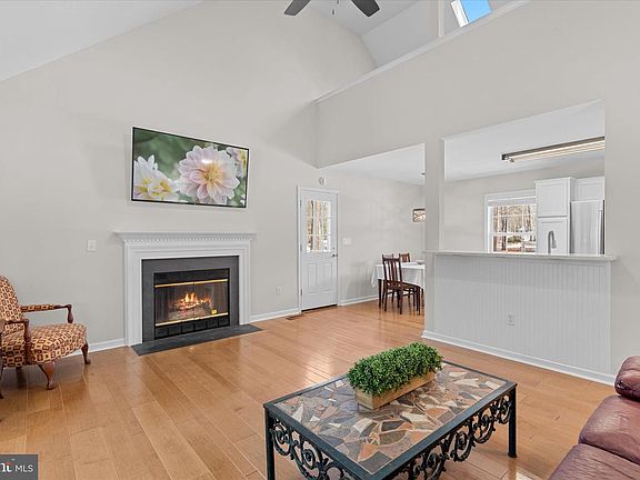 4th image of 111 S Newport Way