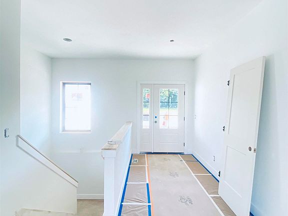 5th image of 306 Linda Ln