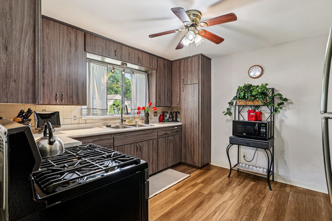 next background image