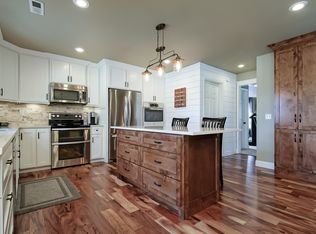 4653 SW Rainbow Farm Rd, Bentonville, AR 72713