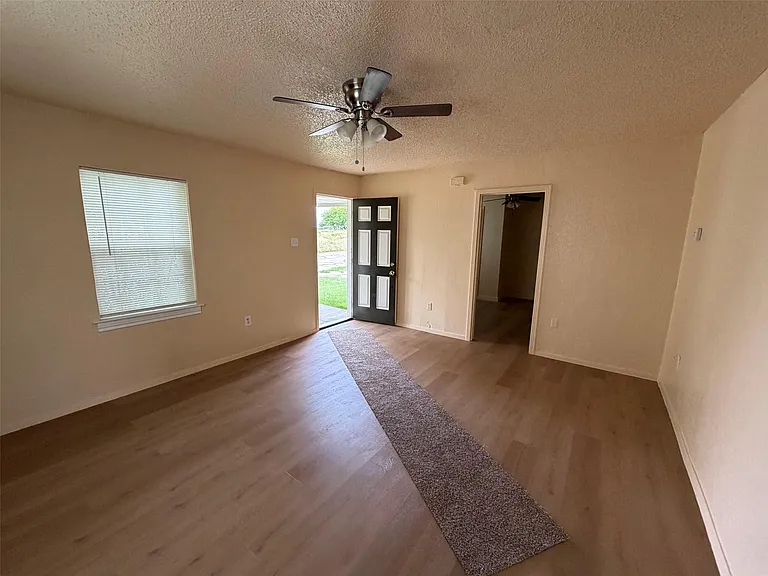 1114 Thorpe Springs Rd — Photo 9