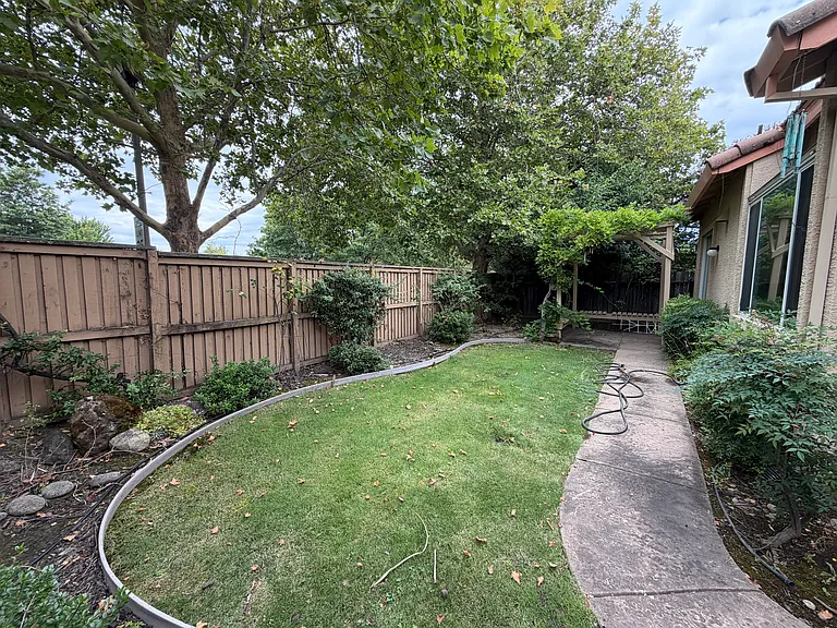 2833 Catalina Dr — Photo 28