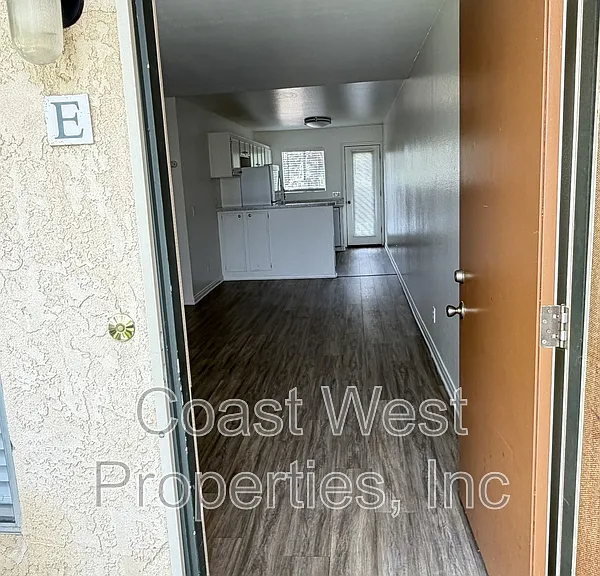 485 Chestnut Ave E — Photo 1