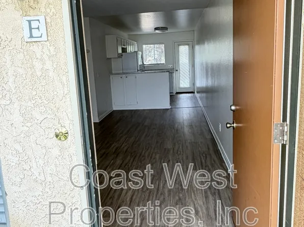 485 Chestnut Ave E, Carlsbad, CA 92008