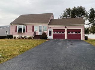 13 Maplewood Ave, Swansea, MA 02777