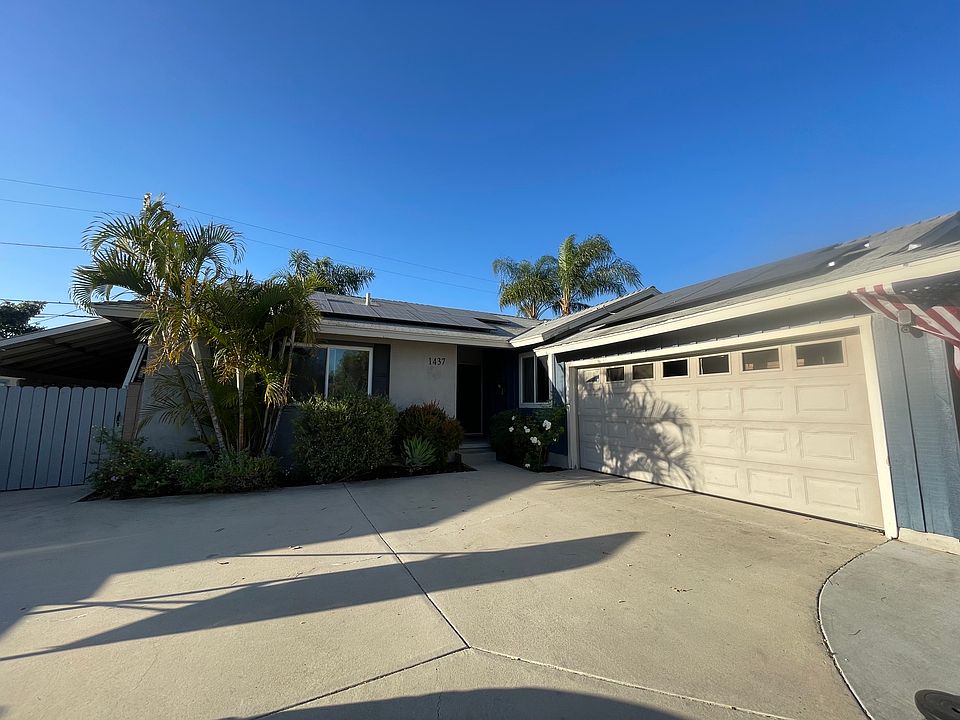 Spacious driveway. 
Garage door to be replaced prior to renting home. 
Side gates to back yard. Left side (pictured) and one on the back side of garage.