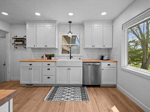 3rd image of 78 Lakeside Dr NE