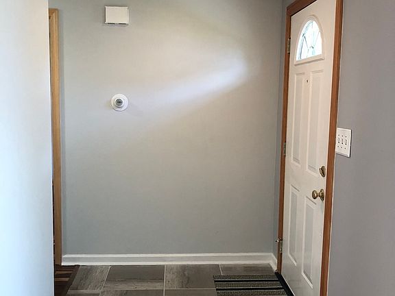 2nd image of 923 Sagamore Dr #1172