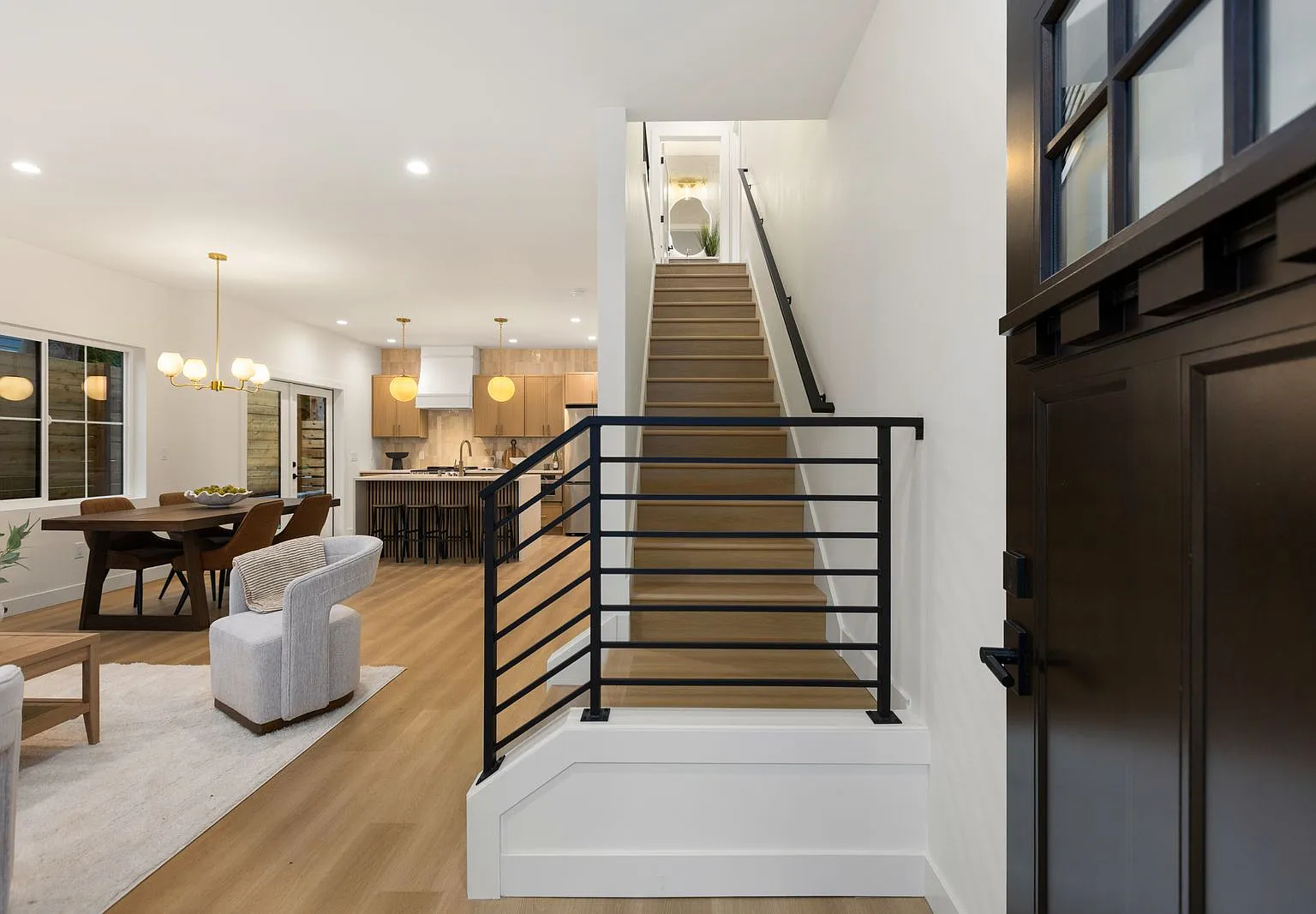 3 bed, 2.5 bath, 1360 sqft, $4,500 — Photo 3