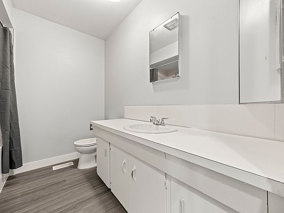 5th image of 3568 Handley Cres