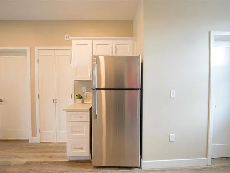 1316 E Grand Ave #104 — Photo 11