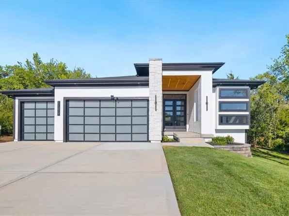 11329 S Redbud Ln, Olathe, KS 66061