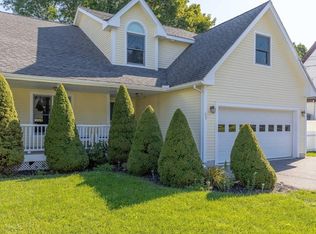 27 Pine Grove St UNIT 27, Needham Heights, MA 02494