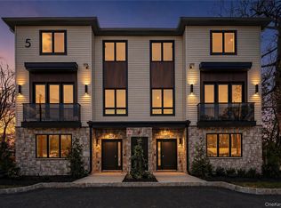 5 Mirror Lake Rd #201, Spring Valley, NY 10977