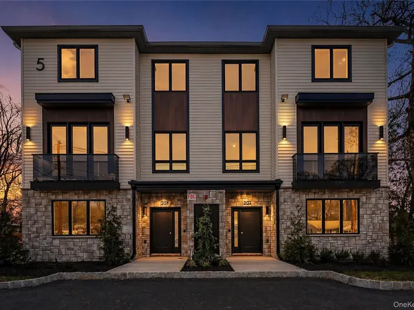 5 Mirror Lake Road #201, Spring Valley, NY 10977