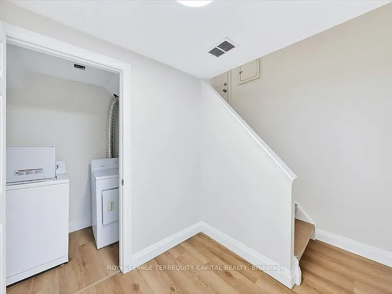 65 Glenmanor Dr #LOWER — Photo 3