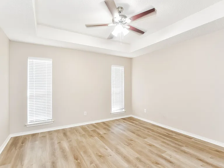 308 Southlake Dr — Photo 13