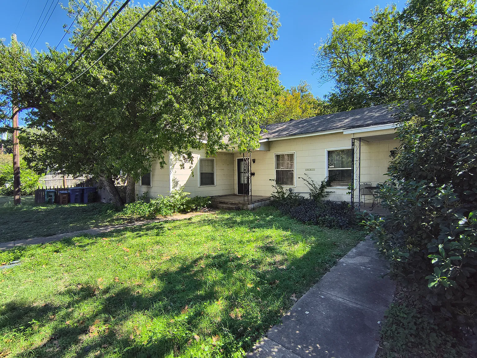 2 bed, 1200 sqft, $1,900 — Photo 1