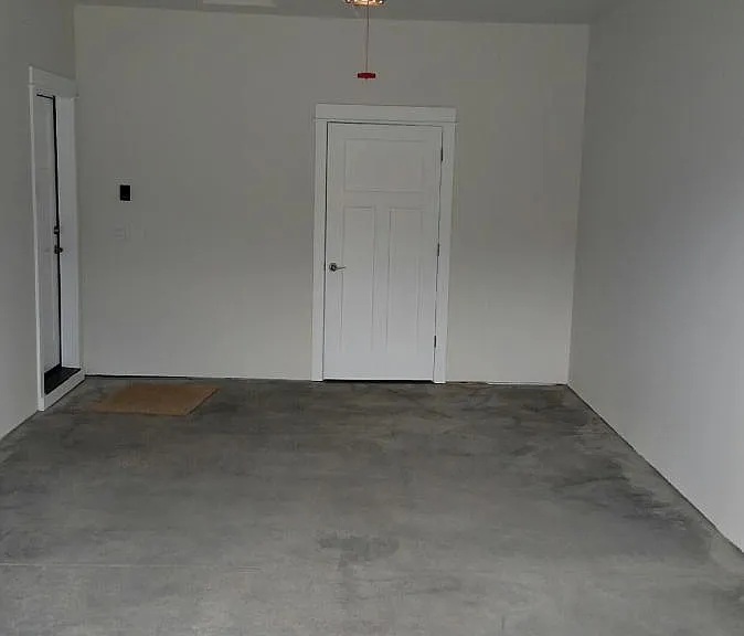 2556 NW Awbrey Point Cir — Photo 7