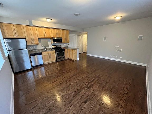 3rd image of 1856 N Sawyer Ave #1