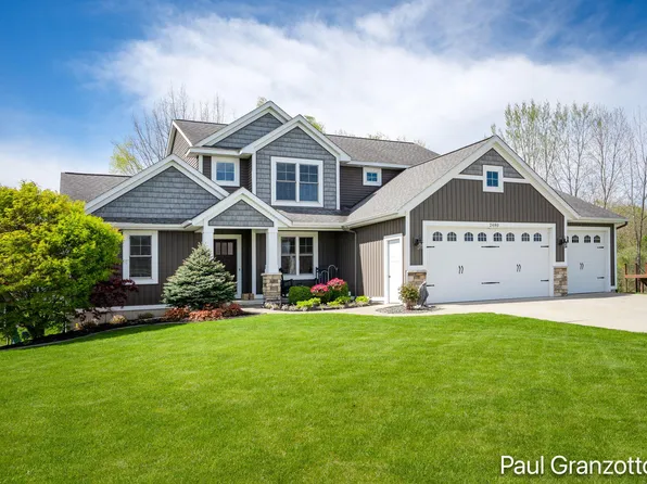 2480 Cedar West Dr, Jenison, MI 49428