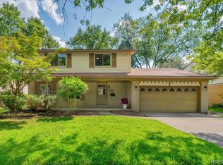 21536 Chestnut Ln, Farmington, MI