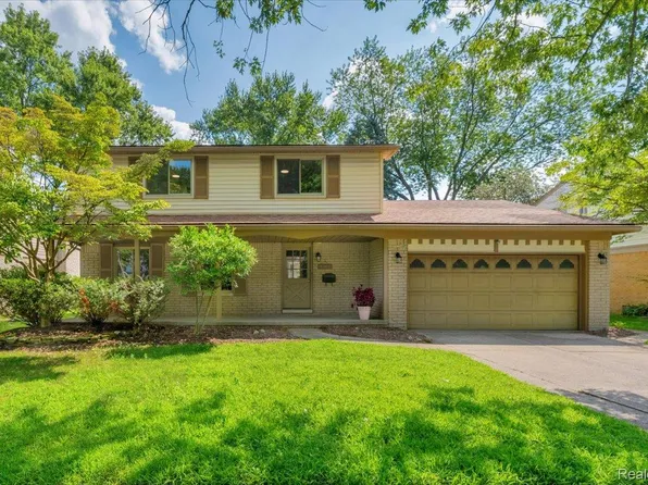 21536 Chestnut Ln, Farmington, MI 48336
