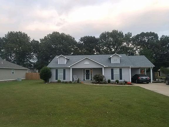 3rd image of 220 Benjamin Dr
