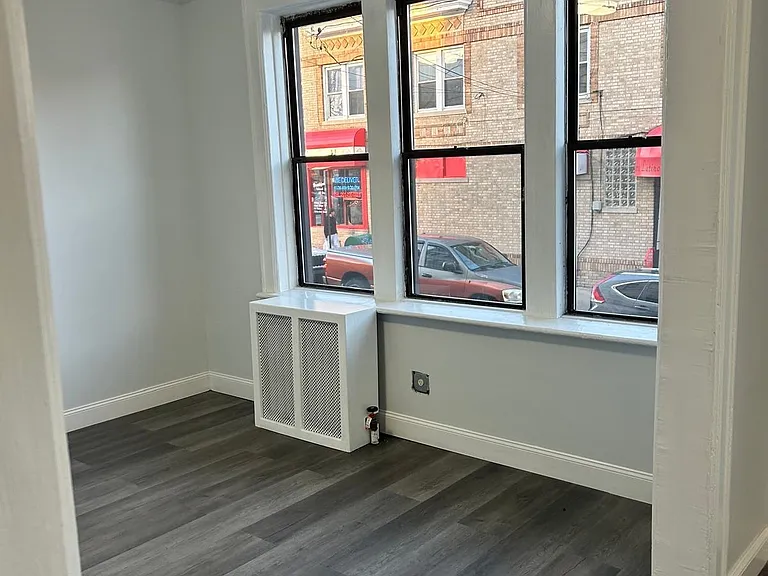 61 65th St #1 — Photo 3
