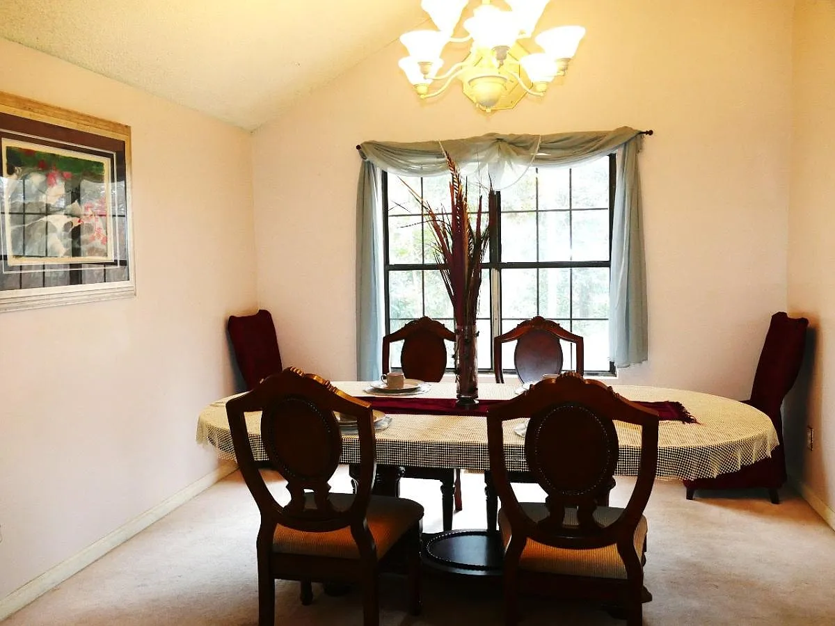 564 Lake Dr — Photo 3