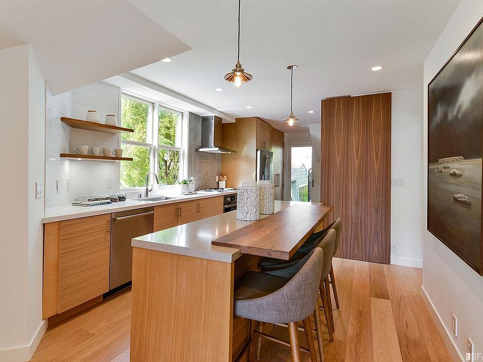 1st image of 148 Saturn St #3