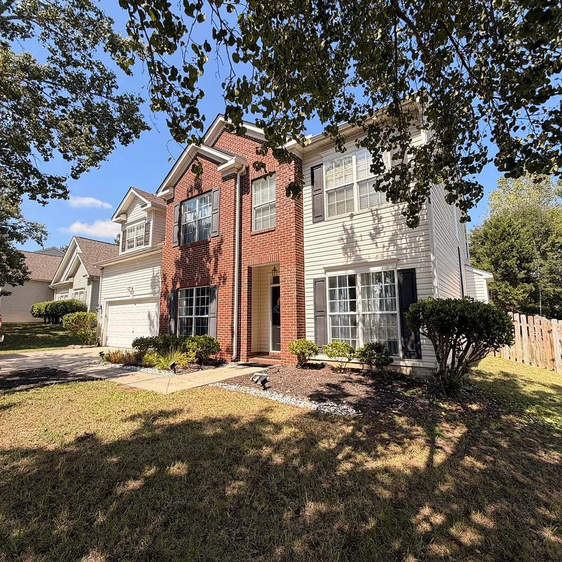 5 bed, 3.0 bath, $2,300 — Photo 1
