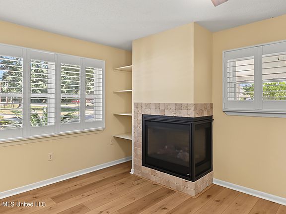 5th image of 101 Alverado Dr